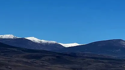 Kars'ta kışın ilk işareti geldi: Yüksek kesimler beyaza büründü