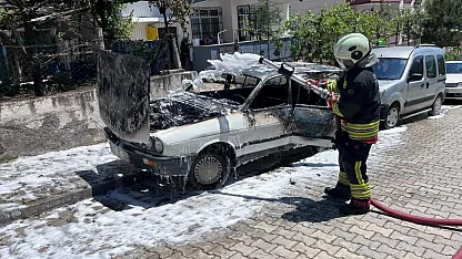 Park ettiği araçtan geriye enkaz kaldı