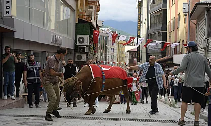 45. Kafkasör Festivali boğalı kortejle başladı