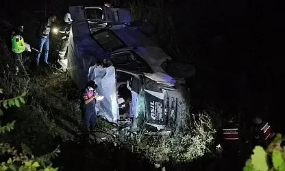 Bafra'da minibüs devrildi: 2 kişi yaralandı