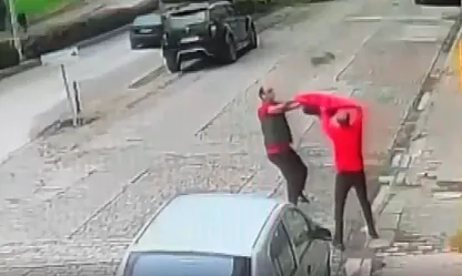 Çarşamba'da yüksekten düşen kedi montla kurtarıldı