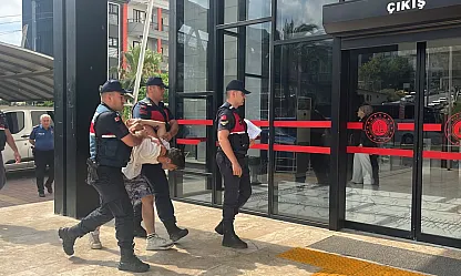 Marketten parayı aldı, içinde çocuk bulunan otomobili kaçırdı, kaçarken cep telefonu gasp etti