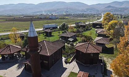 Odun olmaktan son anda kurtarılan 300 yıllık cami