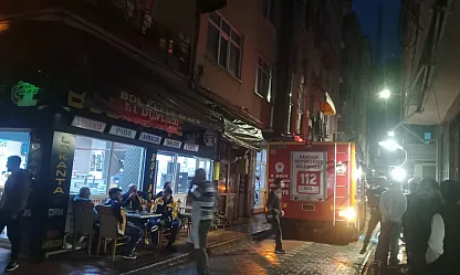 Salıpazarı'nda iş yeri bacasında korkutan yangın