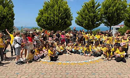 Samsun'da minik öğrencilerden yıl sonu ukulele konseri