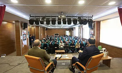 Sandıkçı'dan öğrencilere eğitim ve teknoloji mesajı