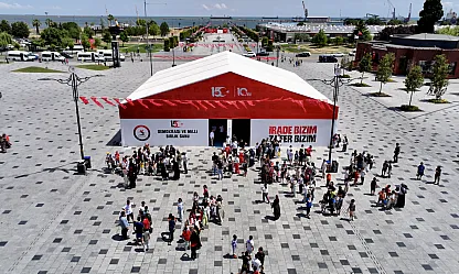 Şehit yakınları ve öğrencilerden 15 Temmuz Anma Çadırı'na anlamlı ziyaret
