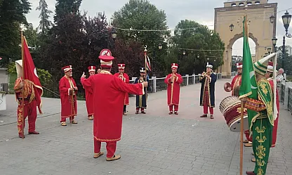 Tarihi Köprü'de mehter coşkusu