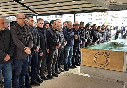 Halı sahada kalp krizi geçiren öğretmen hayatını kaybetti