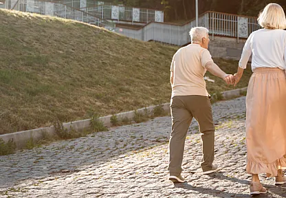 Profesör uyardı: Erkekler erken, kadınlar geç ölüyor!
