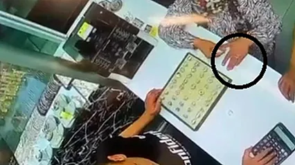 Adana'dan Hatay'a gelip kuyumcuları soydular: 100 bin TL'lik altın yüzük hırsızlığı kamerada