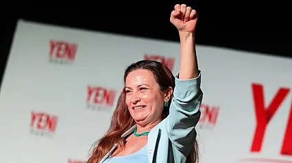 Ankara Cumhuriyet Başsavcılığınca yürütülen soruşturma kapsamında gözaltına alınan Yeni Parti Manisa İl Başkanı İlksen Özalper, emniyetteki işlemlerinin ardından ifadesi alınmak üzere Ankara'ya sevk edildi.