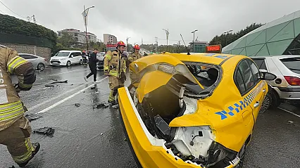 Arnavutköy'de sağanak kazayı beraberinde getirdi: 5 araç birbirine girdi