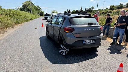 Bafra'da hafif ticari araçla çarpışan otomobilin sürücüsü yaralandı