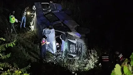 Bafra'da minibüs devrildi: 2 kişi yaralandı