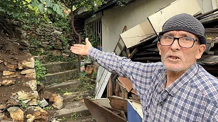 Bursa'da yağış sonrası toprak kaydı: Taşlar yola savruldu