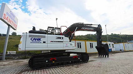 Canik Belediyesinin araç filosuna yeni ekskavatör