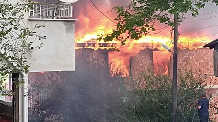 Çatı katındaki 1 ton fındık alevlere teslim oldu