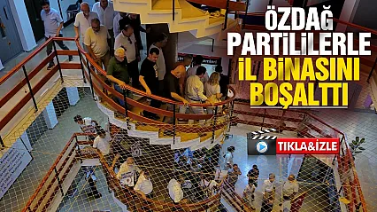 CHP Samsun İl Başkanlığı boşaltıldı, partililer Özgür Özel İletişim Ofisi'ne yürüdü