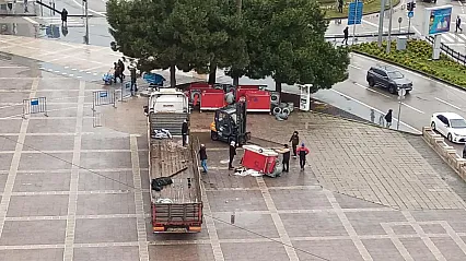 Cumhuriyet Meydanı'nda İş Kazası Paniği