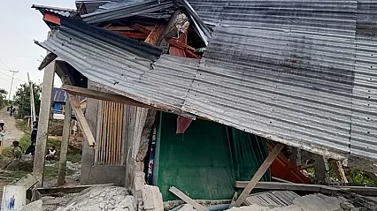 Endonezya'da 7.7 büyüklüğünde deprem: 20 ölü, çok sayıda yaralı
