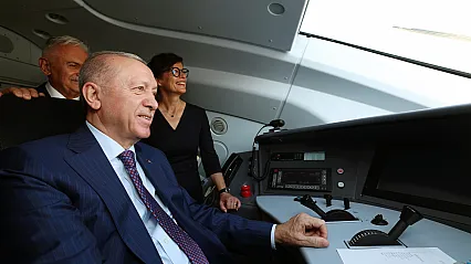 Erdoğan vatman koltuğuna geçti!