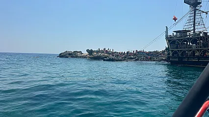 Fethiye'de su alan gezi teknesindeki 100 yolcu tahliye edildi