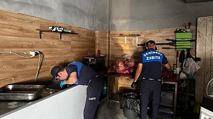 Gaziantep'te merdiven altı imalathaneye baskın 500 kilo bozuk et ve ciğer imha edildi