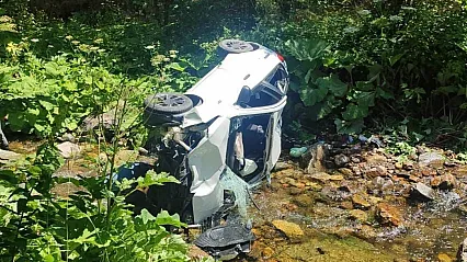 Giresun'da otomobil dereye devrilmesi sonucu 6 kişi yaralandı