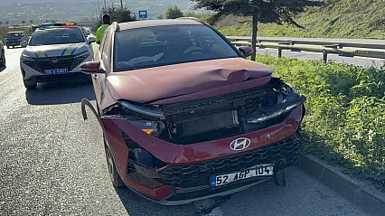 İlkadım'da iki otomobil çarpıştı