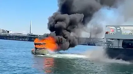 İstanbul'da Haliç'te tekne yangını: 1 kişi yaralandı