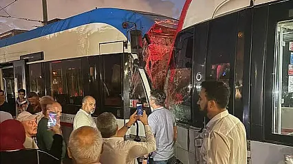 İstanbul'da iki tramvay çarpıştı