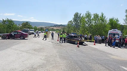 Kastamonu'da otomobiller çarpıştı:3 yaralı 1 ölü