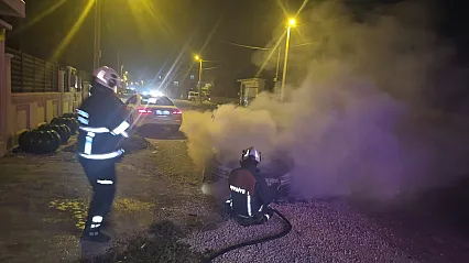 Mardin Kızıltepe'de park halindeki otomobil alev aldı