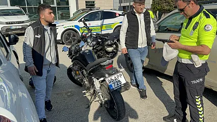Motosiklet otomobil ile çarpıştı: 1 yaralı