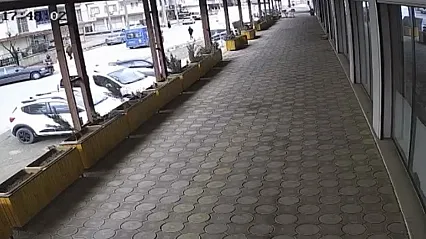 Otomobil çarptı 1 kişi yaralandı