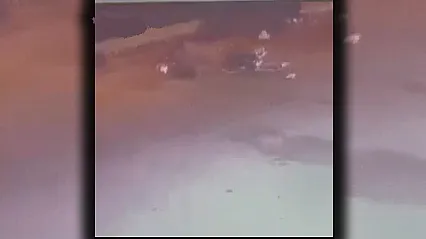 Otomobiller bitti, motosikletler kafa kafaya çarpışmaya başladı