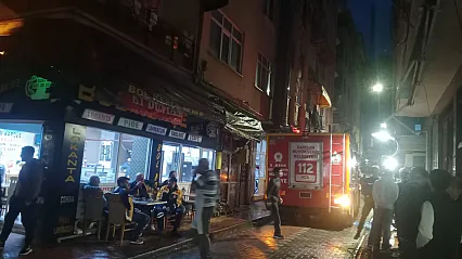 Salıpazarı'nda iş yeri bacasında korkutan yangın