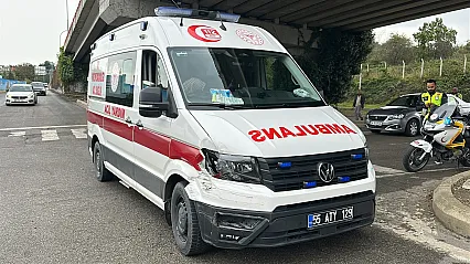 Samsun'da ambulans ile minibüs çarpıştı