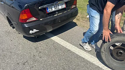 Samsun'da ilginç kaza: Seyir halindeki aracın çıkan tekerleği karşı şeride uçtu