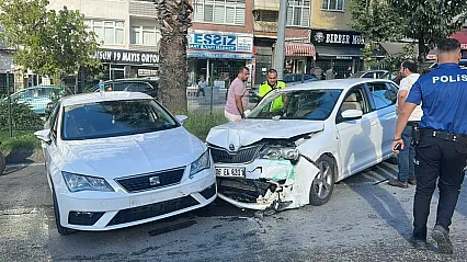 Samsun'da otomobil refüjü aşıp karşı şeride geçti