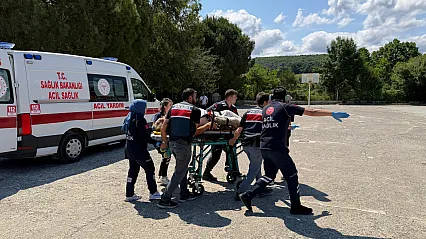 Samsun'da traktör dereye devrildi 1 ağır yaralı