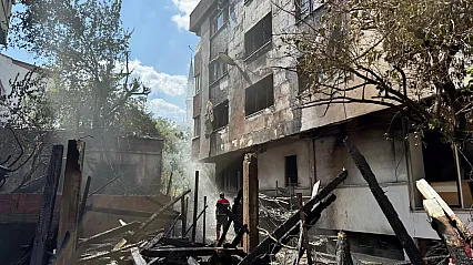 Sinop'ta meydana gelen yangın binada hasara yol açtı