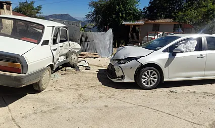 Adana Kozan-Feke yolunda kaza: 2 kişi yaralı