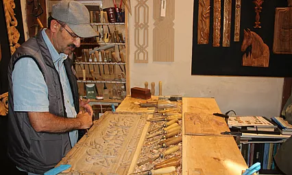 Ahşabı sanata dönüştüren usta! 28 yıl sonra tezgahına döndü