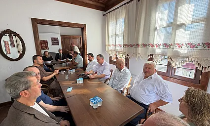 Alaçam Belediye Meclisi yeni açılan Kitap Kafe'de toplandı