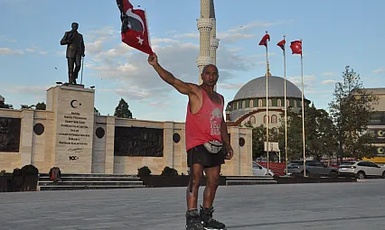 Almanya'dan Anıtkabir'e patenle 4 bin 500 kilometrelik umut yolculuğu