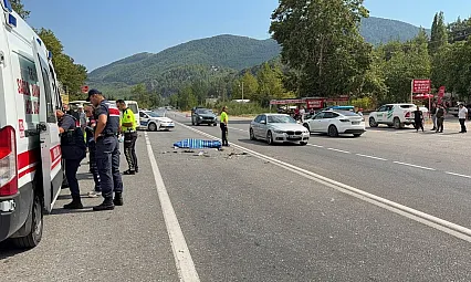 Antalya'da feci kaza: Hafif ticari araç ile minibüs çarpıştı, karı koca hayatını kaybetti