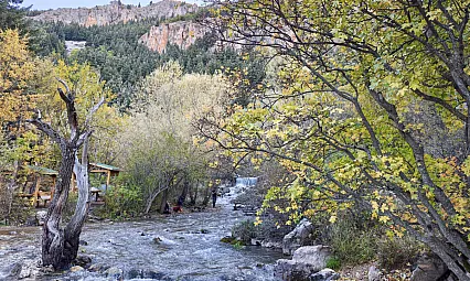 Aygırdibi Şelalesi sonbaharda sakinliğe büründü