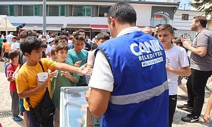 Canik Belediyesi'nden Gençlere Dondurma İkramı